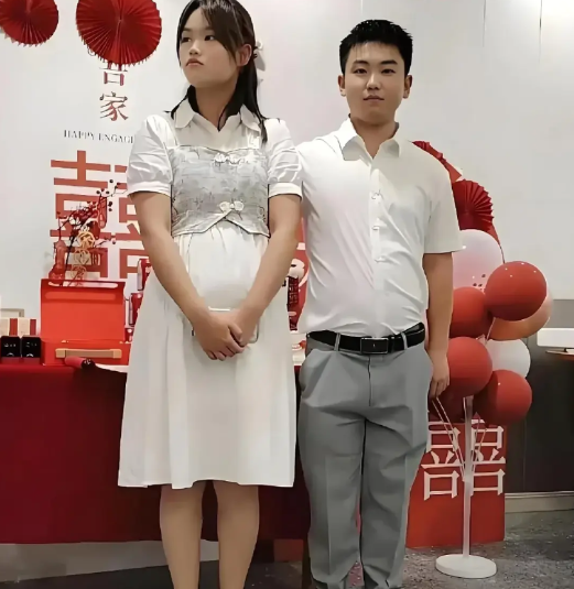 现在又开始流行这样的婚姻了，是时代进步还是倒退呢？邻居家的男孩刚刚订婚了，还在