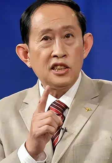 王立群教授说：“用权力泡女人，女人在你面前服服帖帖；用金钱泡女人，女人仍是满脸不