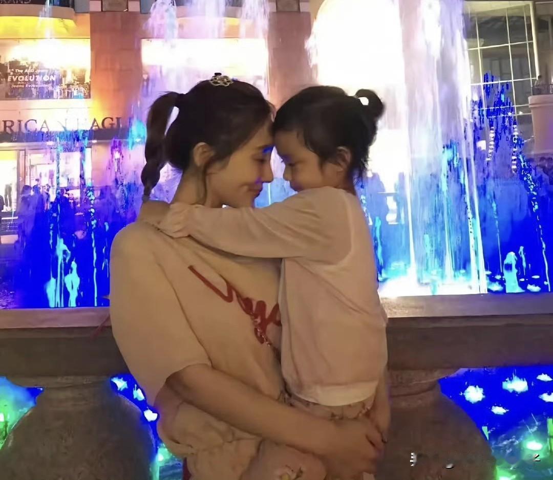 甜馨发文表白爸爸妈妈，结果又跟网友吵起来了！2月14日，情人节，这个特别的日子