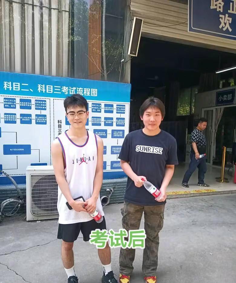 恭喜恭喜！今天两位学员科目二一把过！？