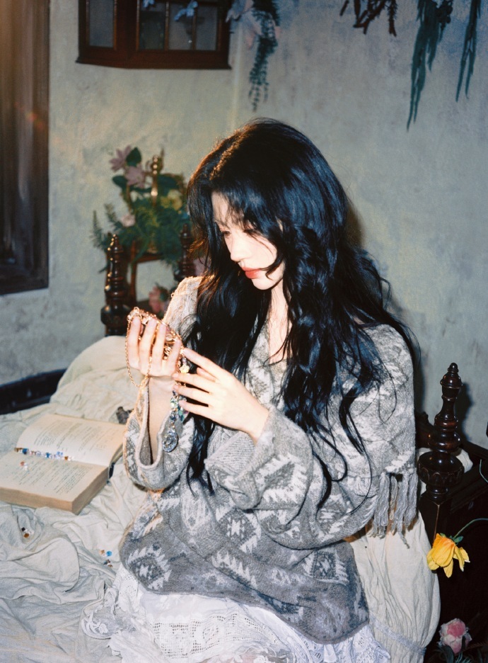 万花世界简介只有鞠婧祎crlogo【鞠婧祎】古堡里那个柔软缱绻的午后🌤️