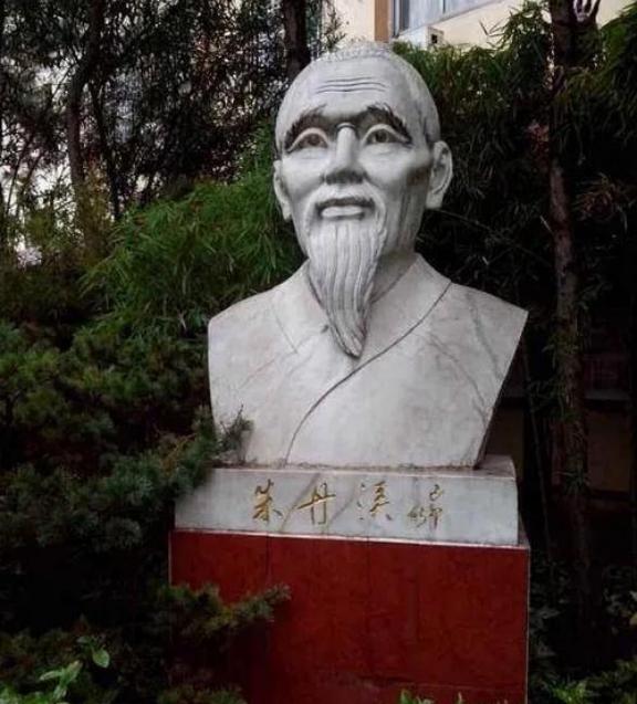 元代，一病人在新婚之夜得了怪病，脸肿得像猪头，浑身奇痒无比。名医朱丹溪诊断后说：