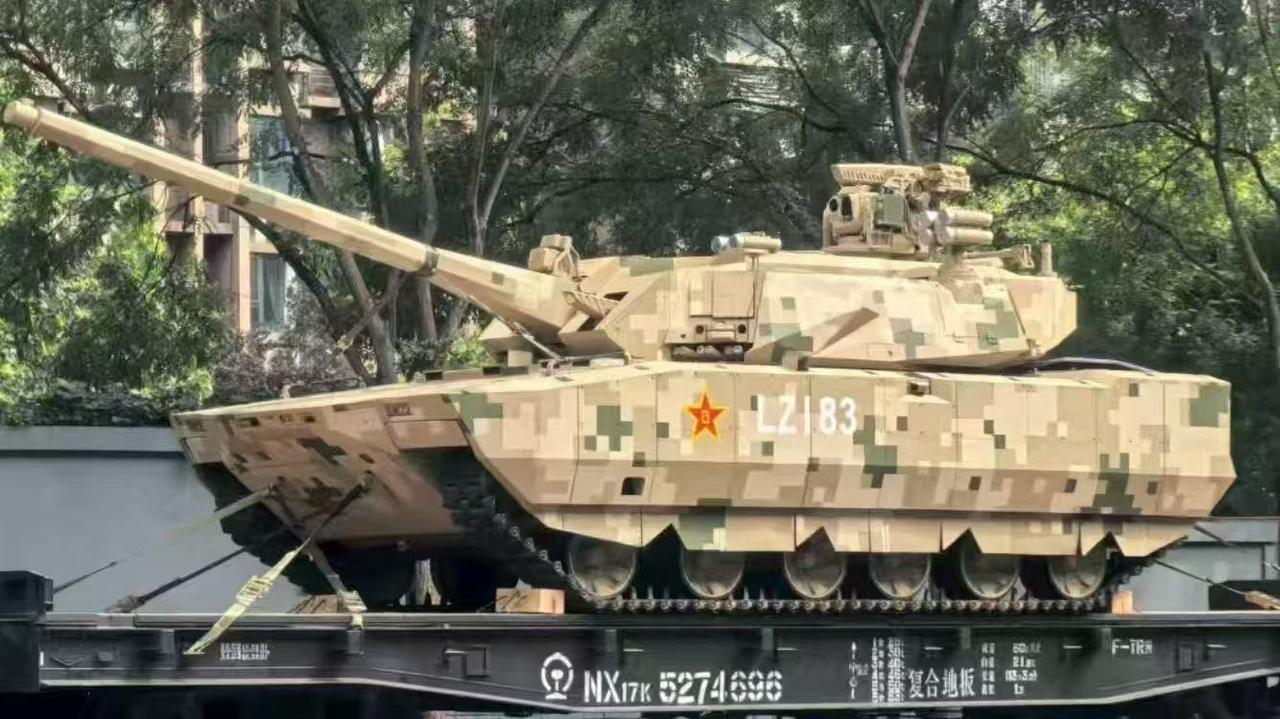 说一下这个4代坦克吧，算得上是今年阅兵最大亮点之一，但它其实不是什么混动，而应该