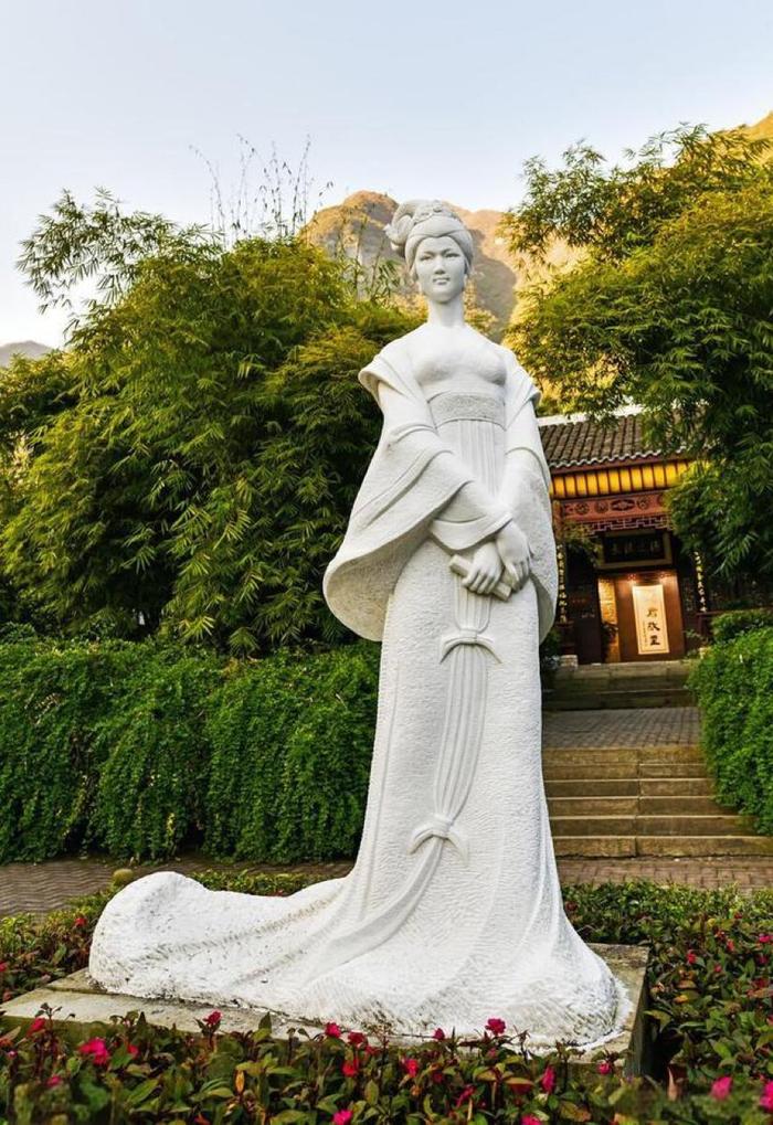 匈奴女人有一特点，让中原男子避之不及，即使长得再漂亮也不敢娶。公元前33年的
