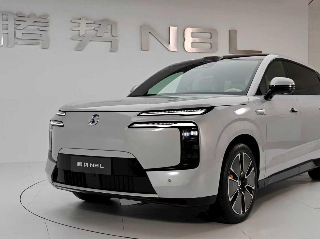 “8”比“9”更适合家用，说的是腾势N8L。静态体验完了，聊几点：★N8L