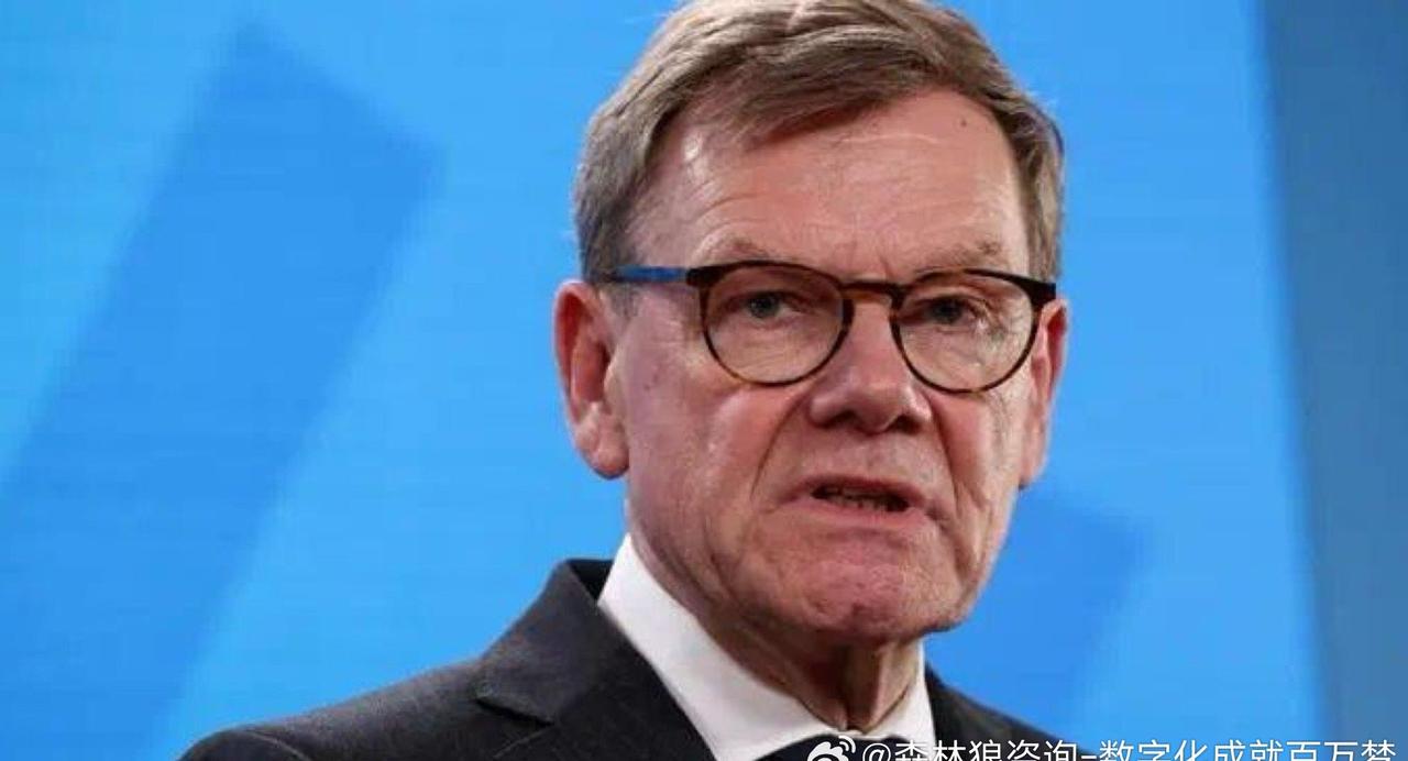 凤凰新闻英国发动两次鸦片战争的仇，和大英博物馆从中国抢劫的文物古董，該清算了【德