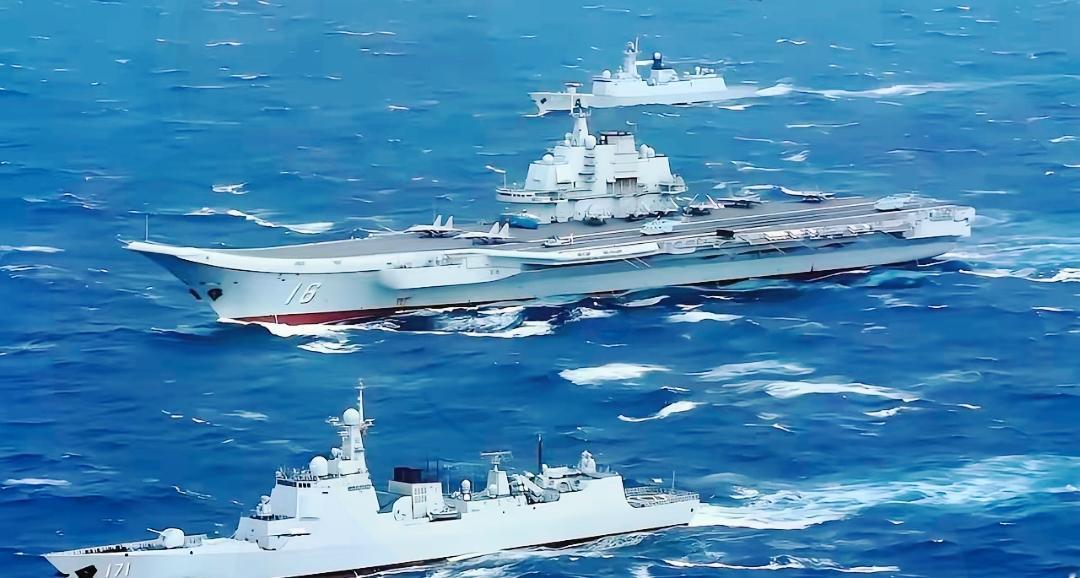 没料到中国海军这么刚？日澳现在大概率肠子都悔青了！中国海军辽宁舰航母编队按