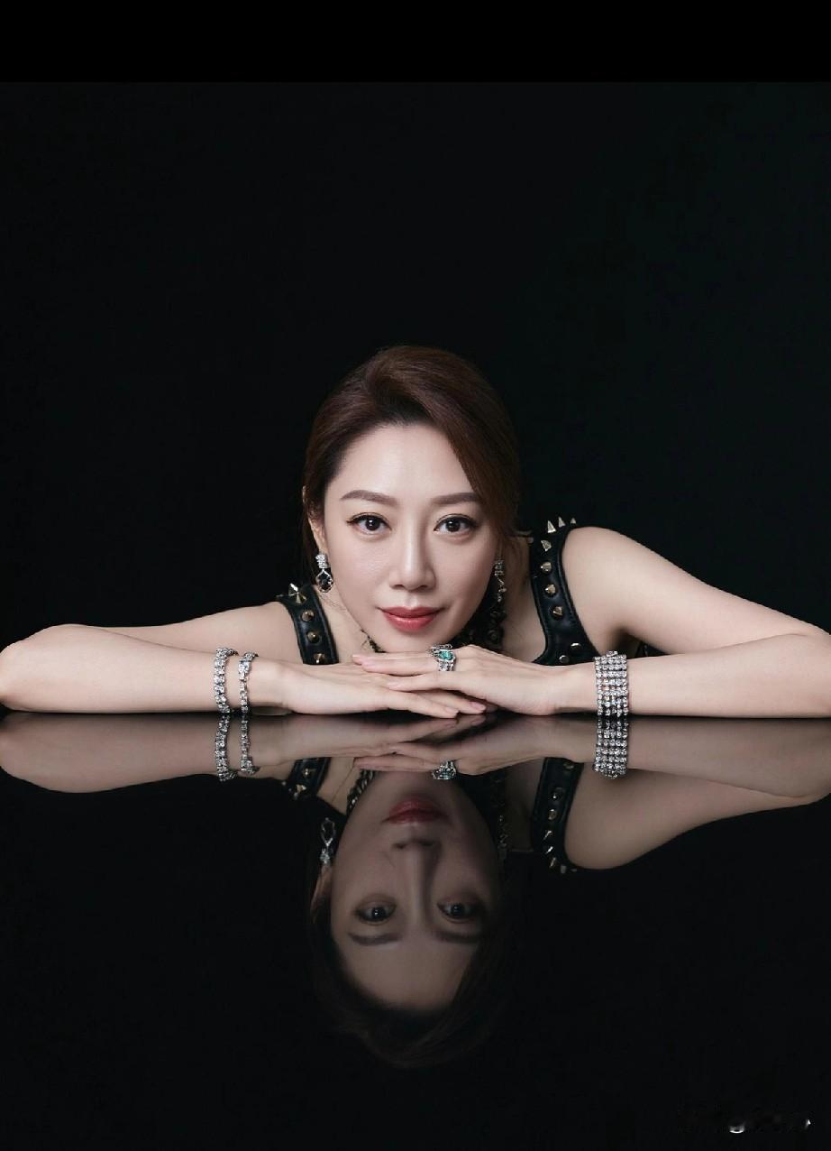 不怕你们笑话，我没有朋友，没有闺蜜，心里难过的时候。连个诉苦的人都没有，一边崩溃