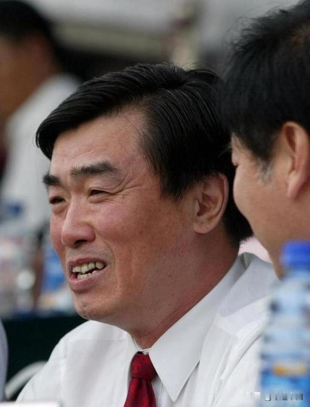 很多球迷记住阎世铎，是因为他在足协任职的那几年，亲历国足唯一一次打进世界杯，也喊