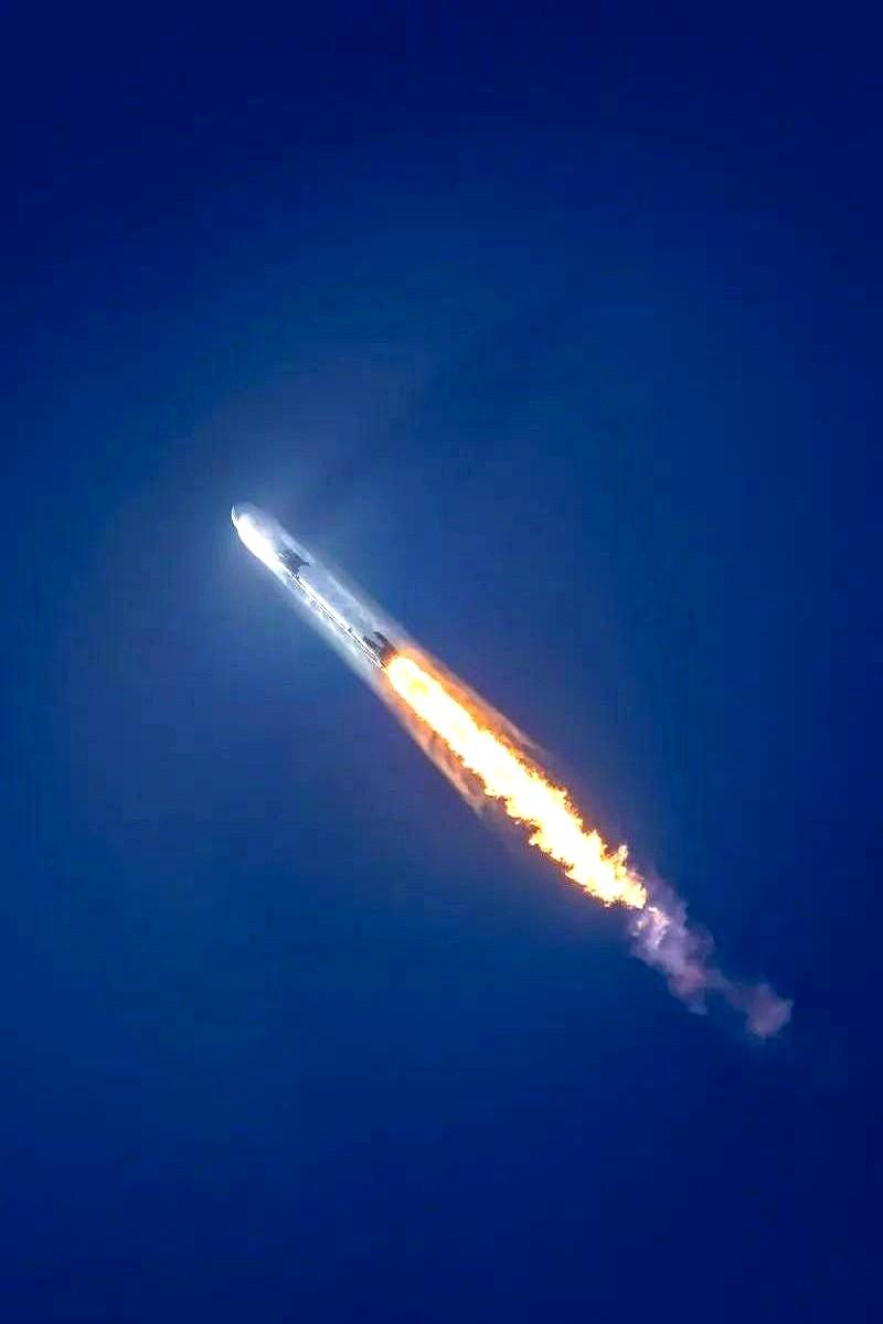 SpaceX把自家猎鹰9推上天，一箭24颗Amazon卫星，第100次任务顺手把