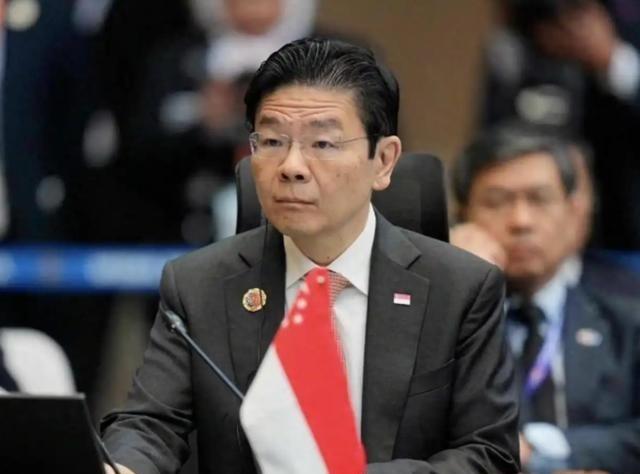 这两天，看到中国如此严厉制裁日本，当初还替日本讲话的新加坡总理黄循财可谓是瑟瑟发