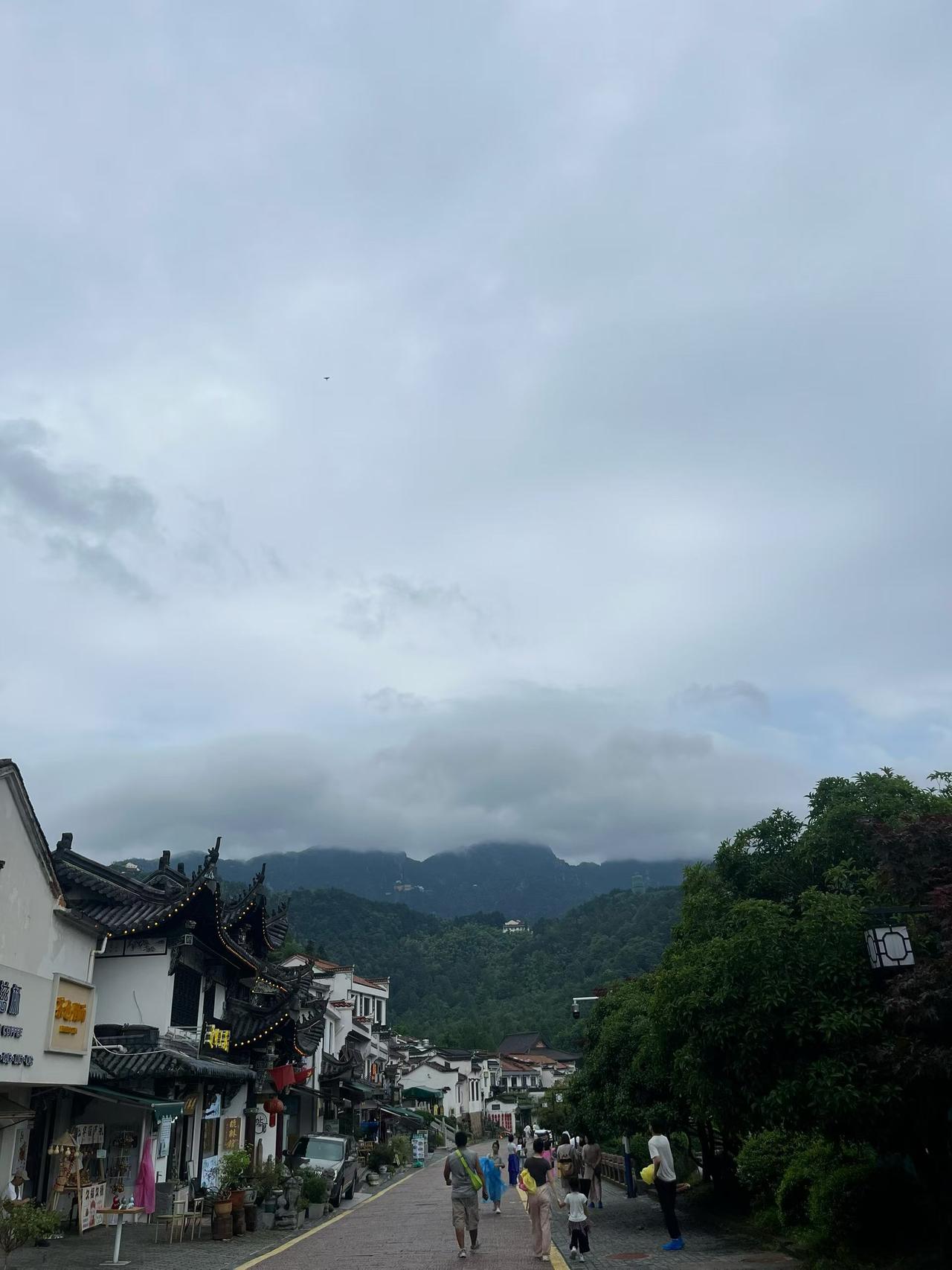 奉劝外出务工的人在外打拼，挣钱再要紧，一定要记牢一件事：千万别带本村老乡一