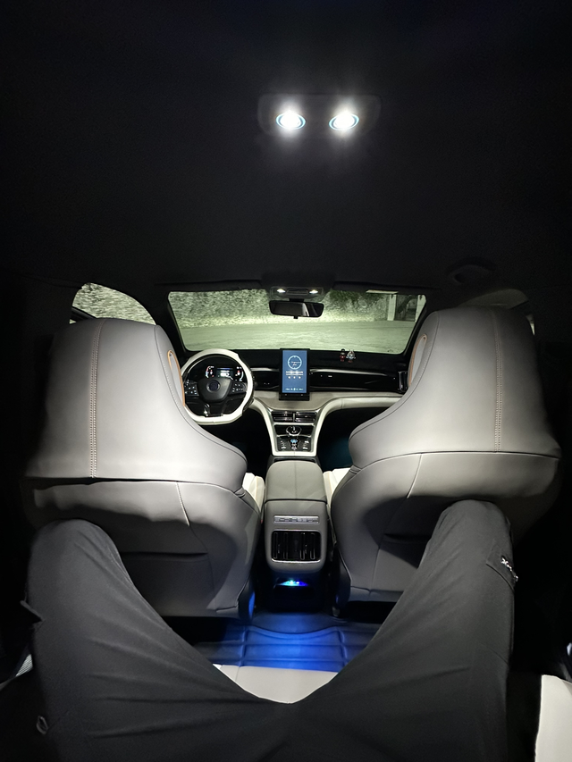 我的爱车比亚迪宋Prodmi领航型内饰已经提车两星期了，领航型配置相对高配弱一