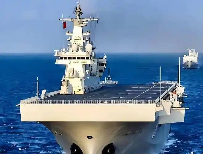 全球首创！076四川号搭载电磁弹射出海，改写两栖舰艇百年格局。中国海军再迎重磅突
