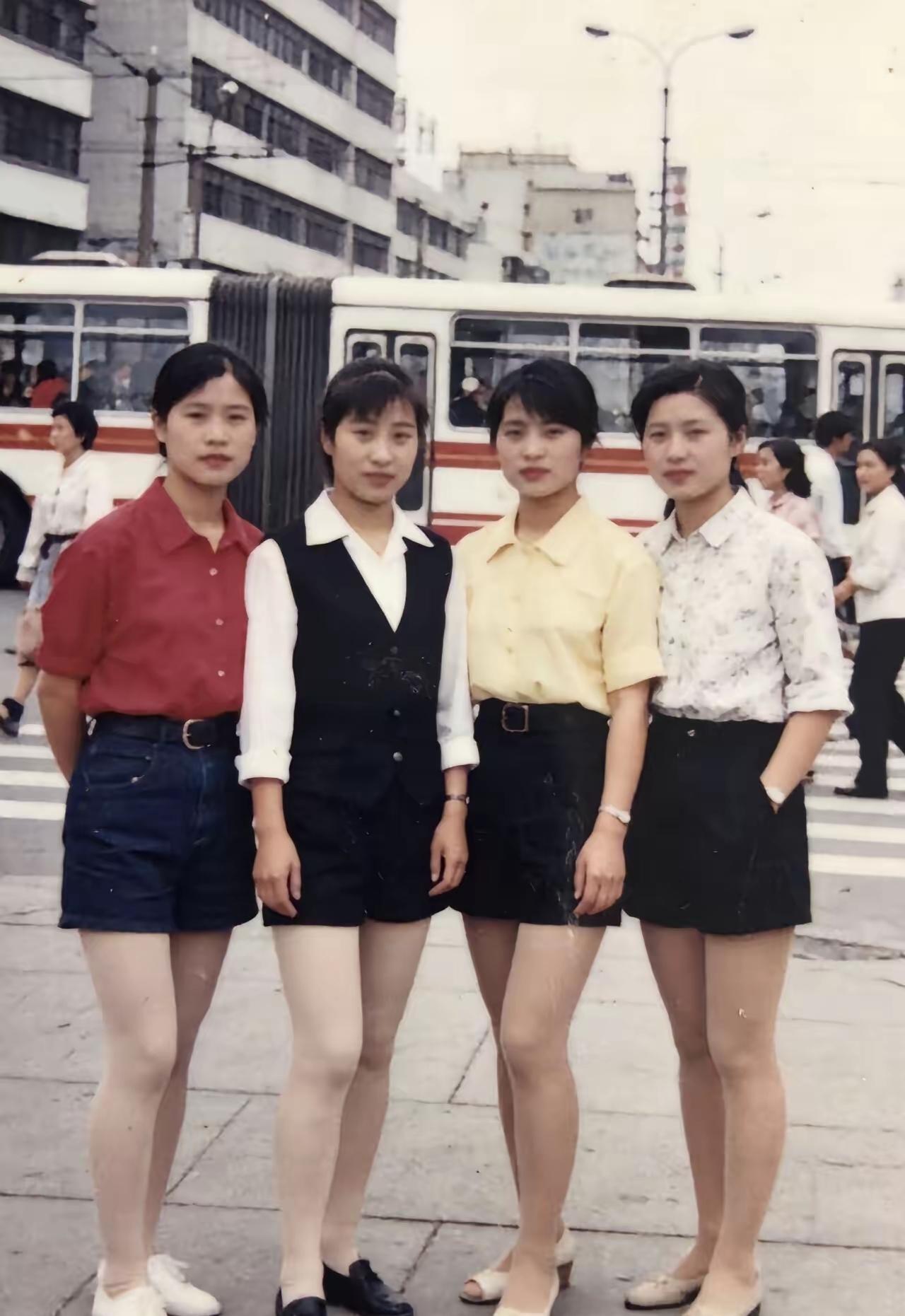90年代的美女，人面各不同，真的是现在流水线网红脸比不了的。