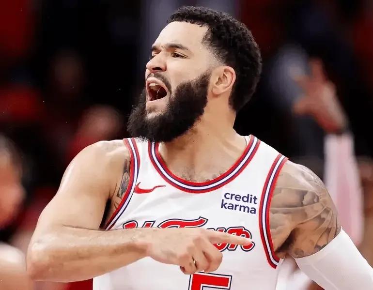 NBA休斯顿火箭队近期动作频繁，先是与中锋亚当斯达成3年3900万超值续约合同，