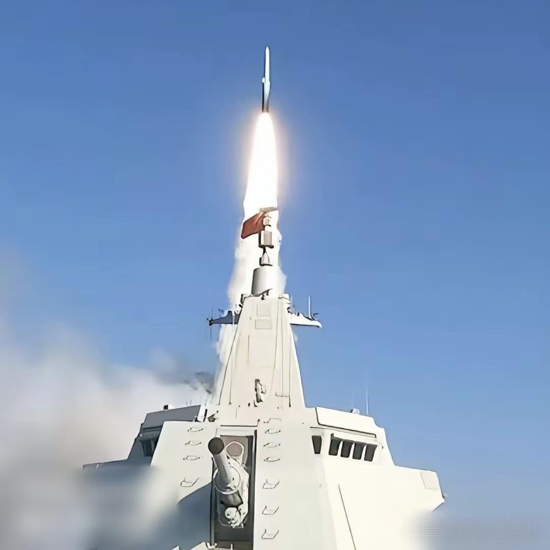 当着日本航母的面亮剑！055试射鹰击-20高超音速导弹，震慑美菲七国军演！4