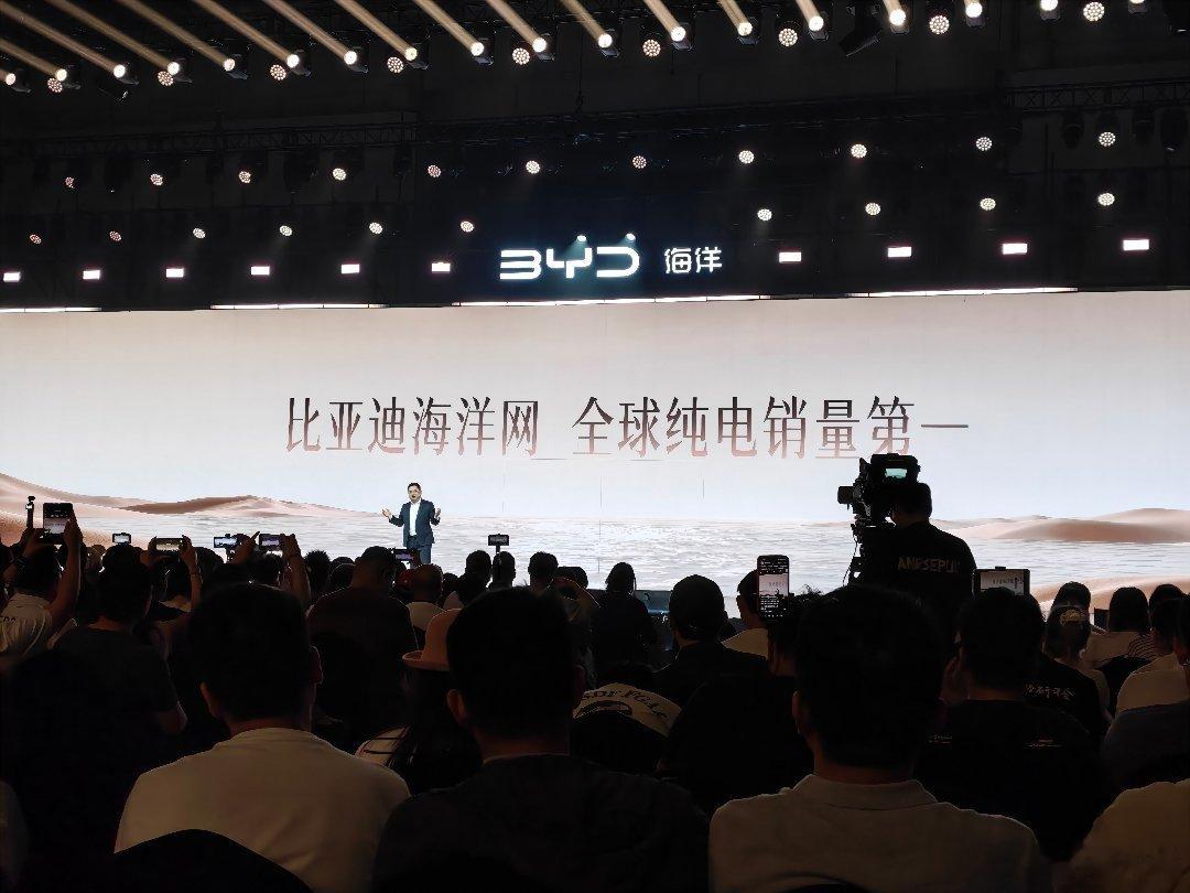 比亚迪海洋网战绩可查-宋PLUS：国内最快破百万销量的全品类SUV-海豚：最