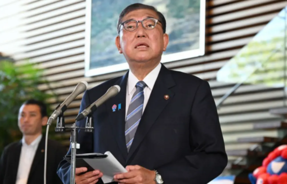 美国如此逼日本，其实很危险，可以说如今的日本就像绷紧的钢刀，随时可能断掉。因为日