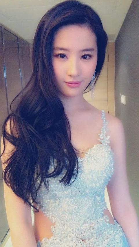 为什么很多人把她放在第一位？骨相是核心底牌刘亦菲的三庭五眼均衡，头包脸，颌面