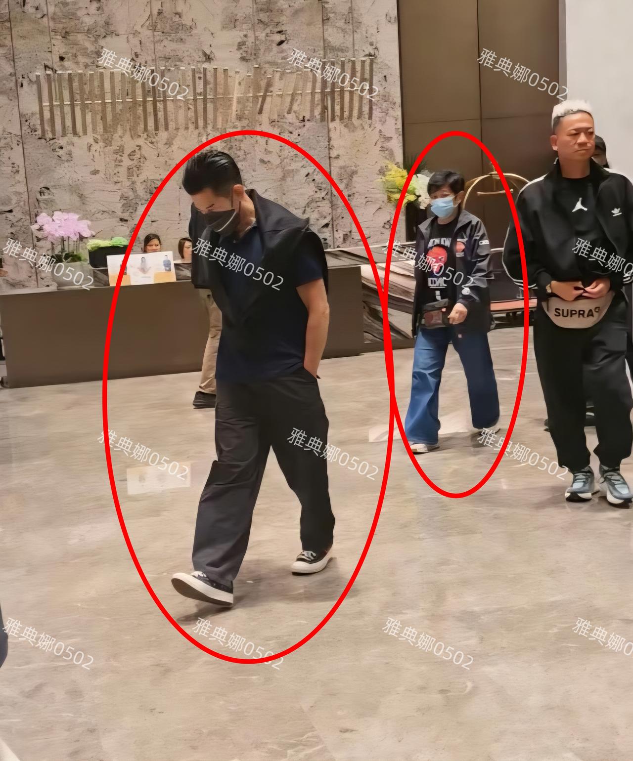 郑州酒店大堂遇到郭富城和小美了，这一次郑州演唱会他没带老婆方媛和女儿一起来，跟在