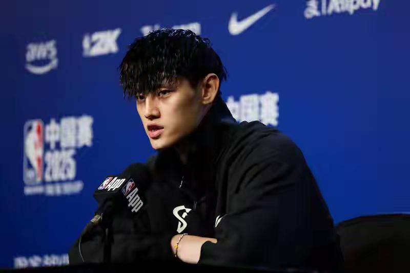 曾凡博被裁将何去何从北京时间10月15日深夜，曾凡博被NBA篮