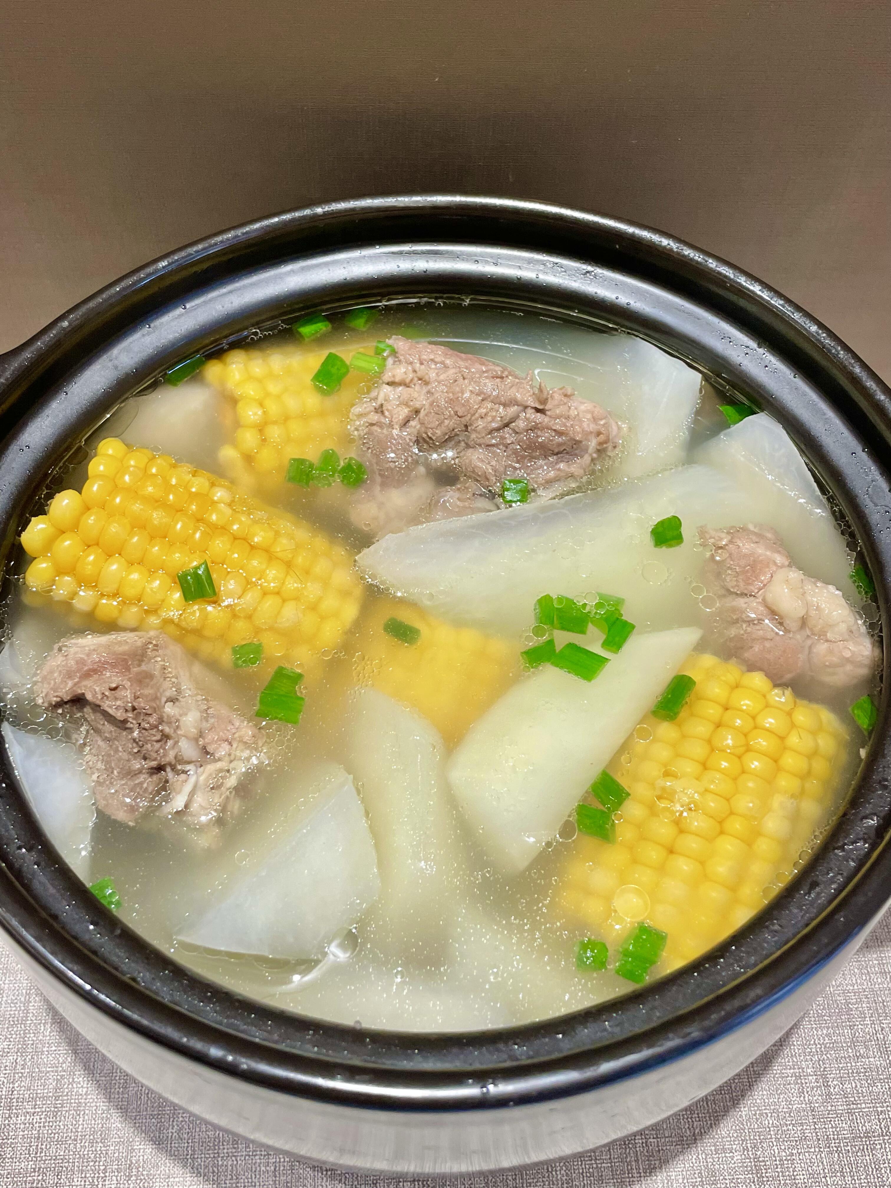 夏日解腻天花板！低脂萝卜玉米大骨汤，鲜到直冒汗夏天一热就没胃口，油腻的吃不下，