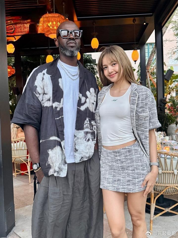 BlackCoffee（南非DJ、唱片制作人）在IG上更新Lisa相关照片📷