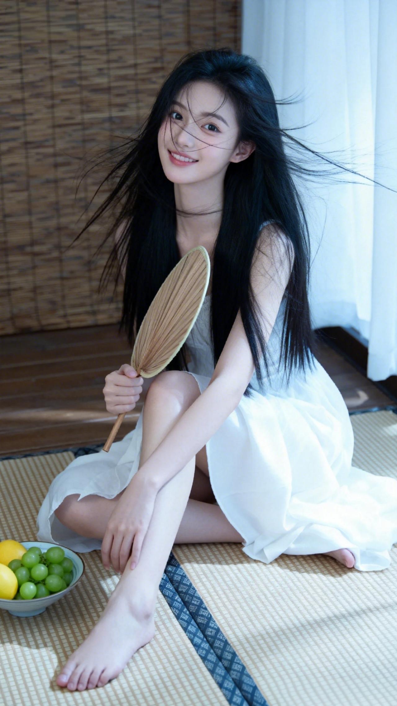 清新的少女，享受竹席上的悠闲时光🌞🍉🍇清凉系美人度假小清新