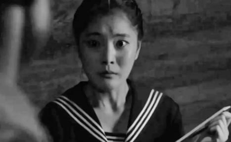 1943年，日本兵紫竹坚一郎独自一人悄悄离开部队，闯进一农舍，原来他白天在这发现