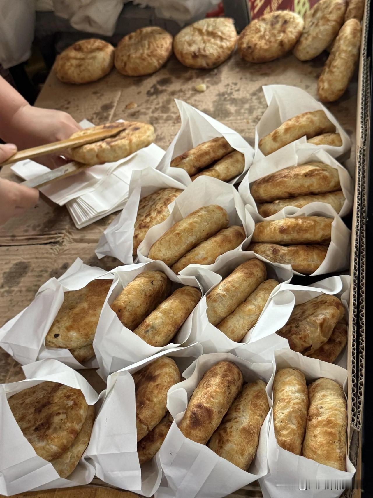 火烧到底哪里最正宗？是火烧不是馅饼，听说两者不一样！火烧和馅饼确实有着明显的区