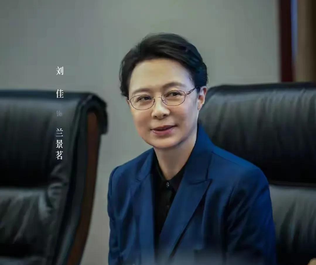 《以法之名》第17，18集抢先看。1，指导小组解散以后，洪亮回老家看望父母，回