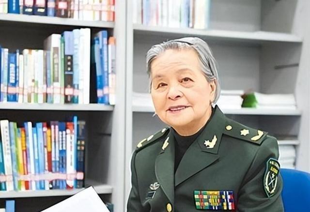 1972年，47岁的陈菊梅在取掉扁桃体和割掉阑尾后，又不顾众人的劝阻，坚定地对地