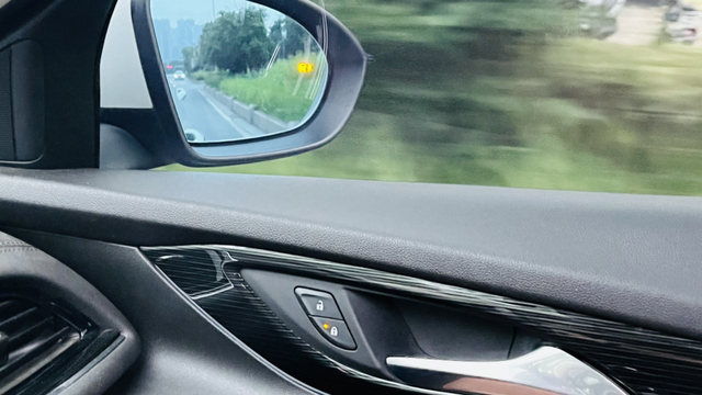 讨论君威出现的几个小故障我的是18款1.5豪华君威，马上6年了，现在后视镜上的