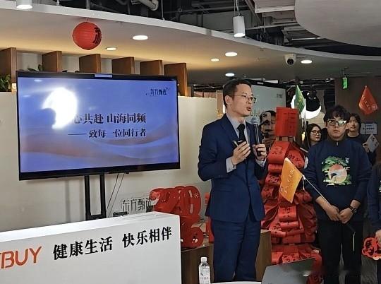 东方甄选新CEO孙进在线下店谈让利会员，顾客不买帐，前景不如预期。东方甄选新CE