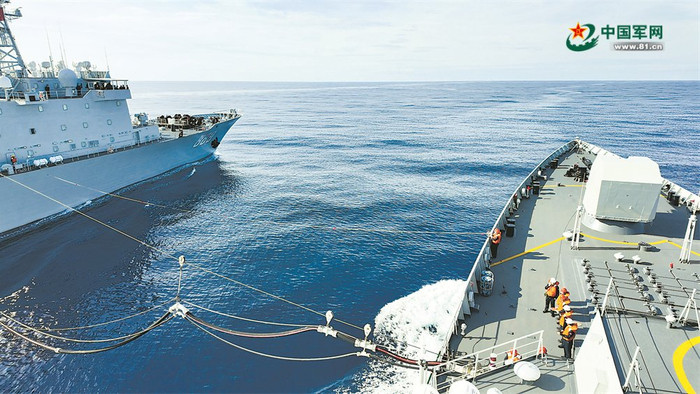 海浪中接力续航——中国海军第48批护航部队海上加注见证