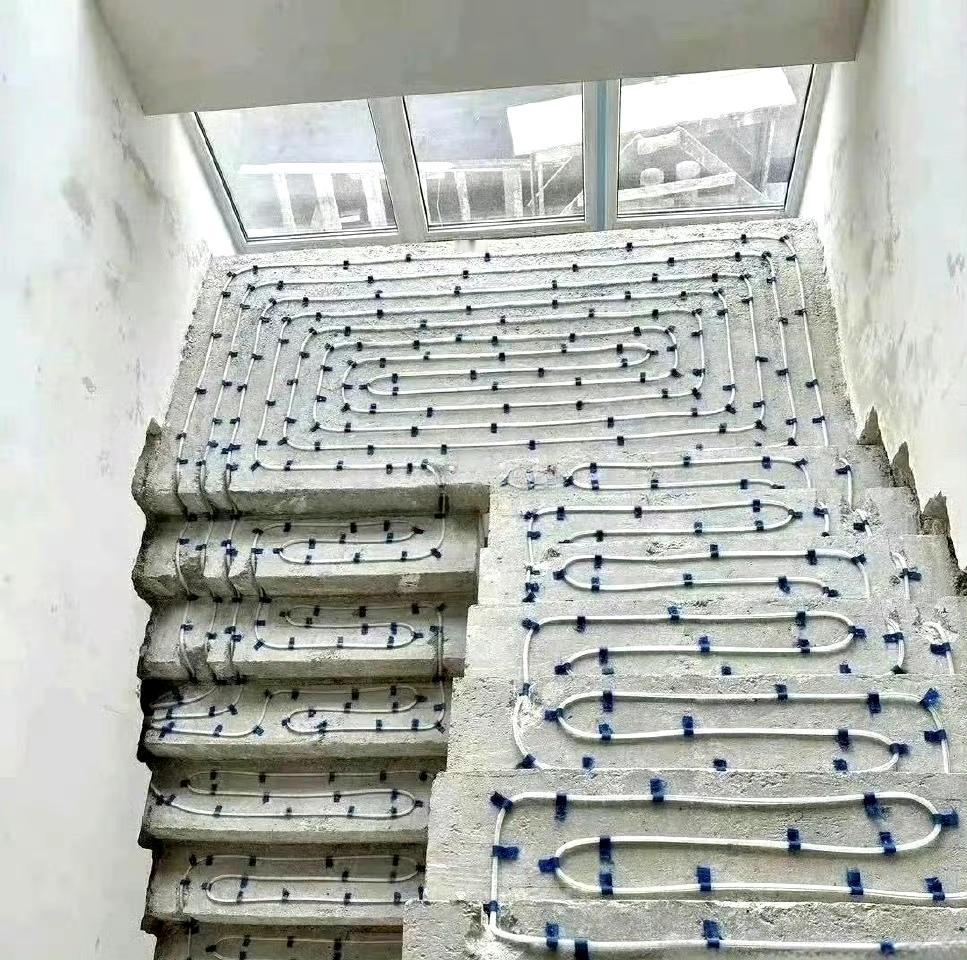 一看这地暖铺的就知道是有钱人家。。。