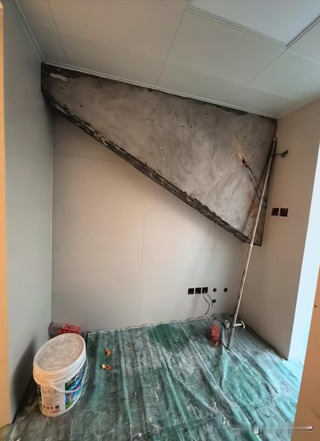 哪位大神能指导一下怎么处理这个不能打的墙？下面是长度2米的空间墙垛子左边高2