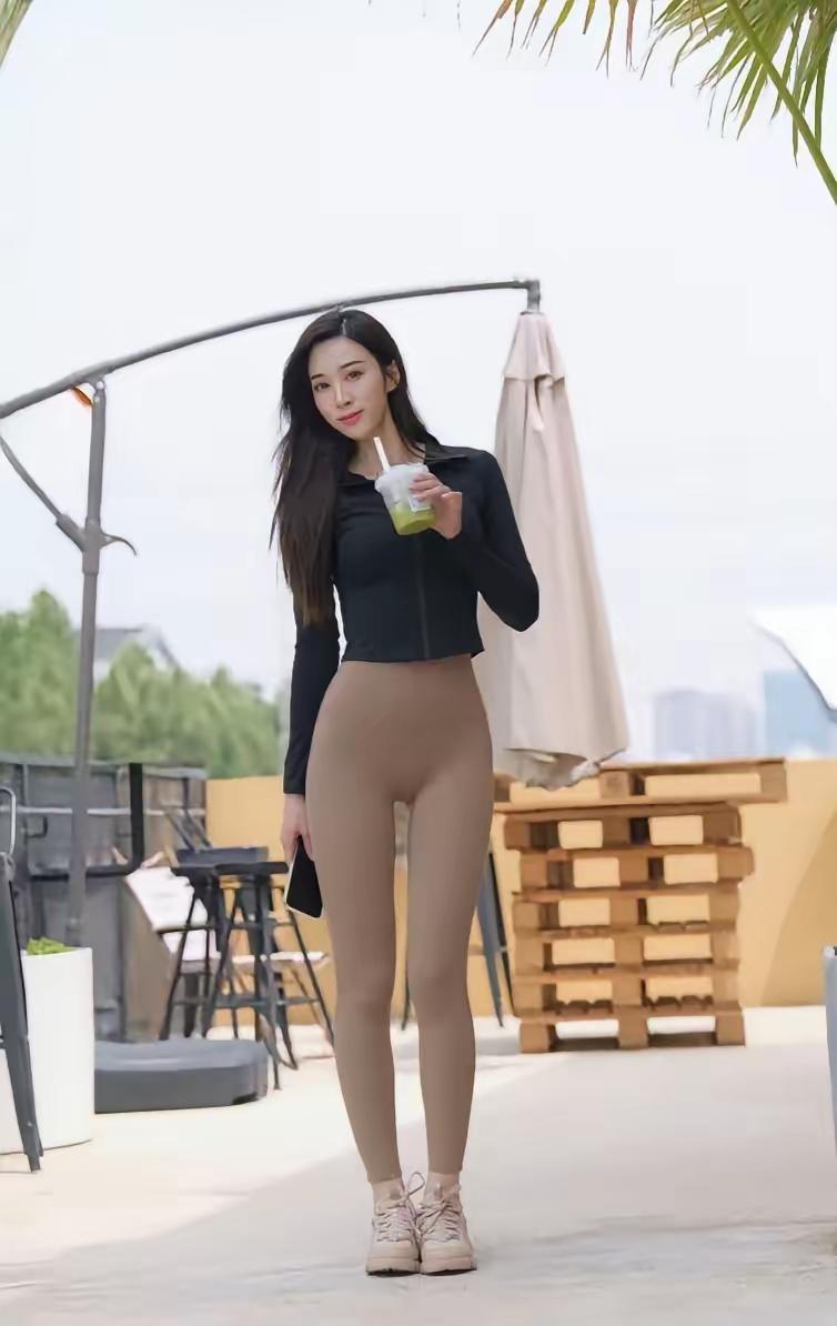 紧身裤美女