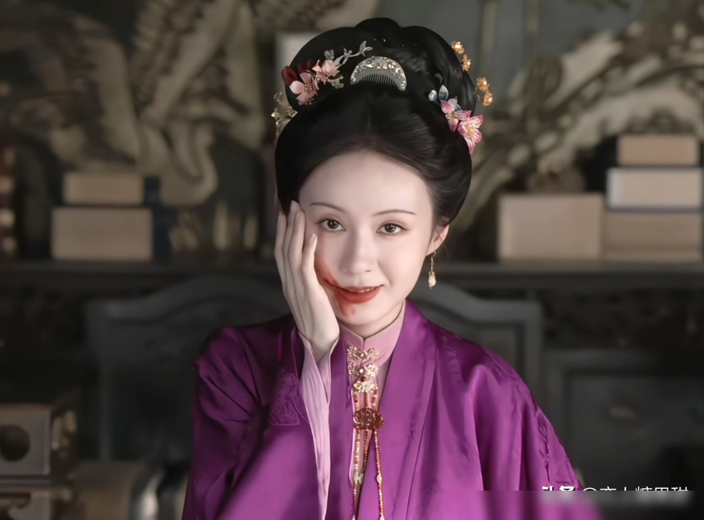 郑合惠子杀疯了，不是靠瞪眼，是靠浑身骨头都在演不甘心。《兰香如故》大结局，杜翠雀流放路上还要拉着女主