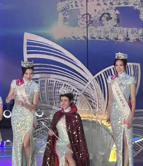 2025年8月31日晚，TVB《香港小姐竞选》落幕，9号陈咏诗荣膺冠军。这位身高