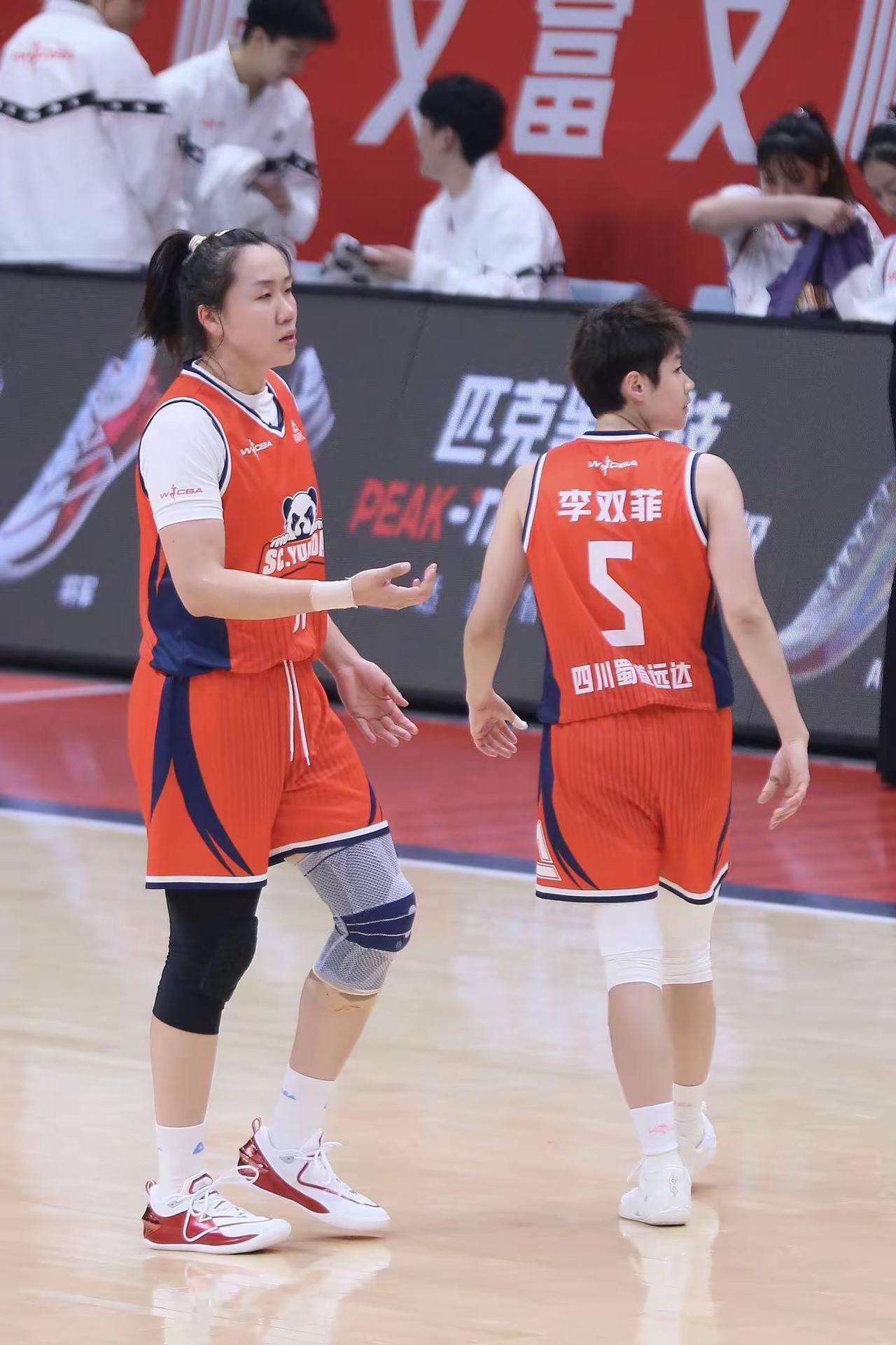 一月前，WCBA四强是不是在俱乐部杯就确定了[捂脸哭][捂脸哭]我这样说