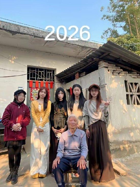 这一家人肯定不会重男轻女，萌娃生到一定数量就不继续了。