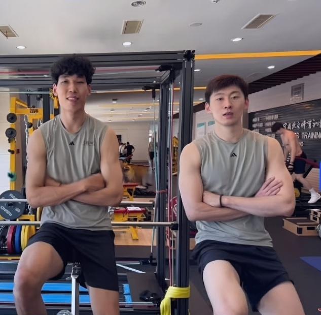 由李咏臻和彭世坤组成的副攻线应该是中国男排目前最有实力的组合，两人都是攻拦俱佳。