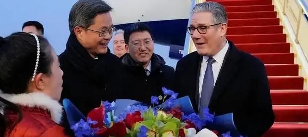 斯塔默前脚刚离开中国，后脚日本那边就彻底“炸锅”了。他在北京足足待了四天，又是谈