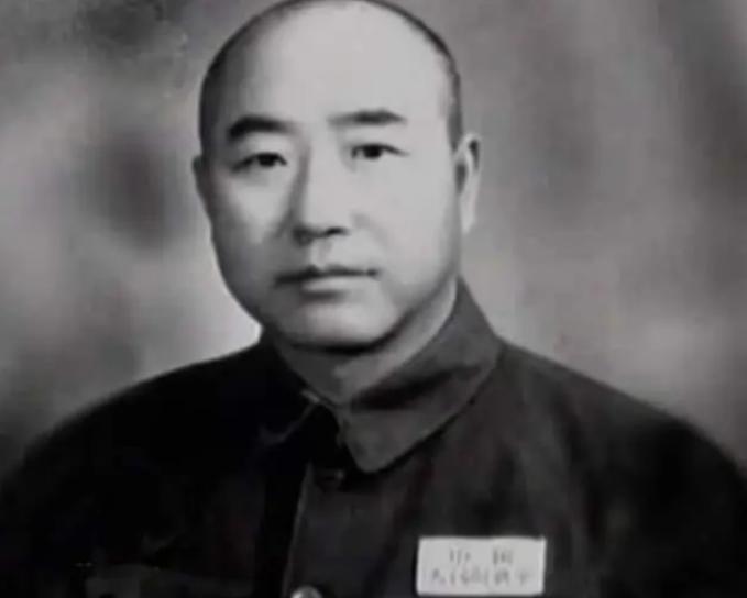 作为中国的开国上将，直到1980年才加入中国共产党；作为抗美援朝的主要将领，他的