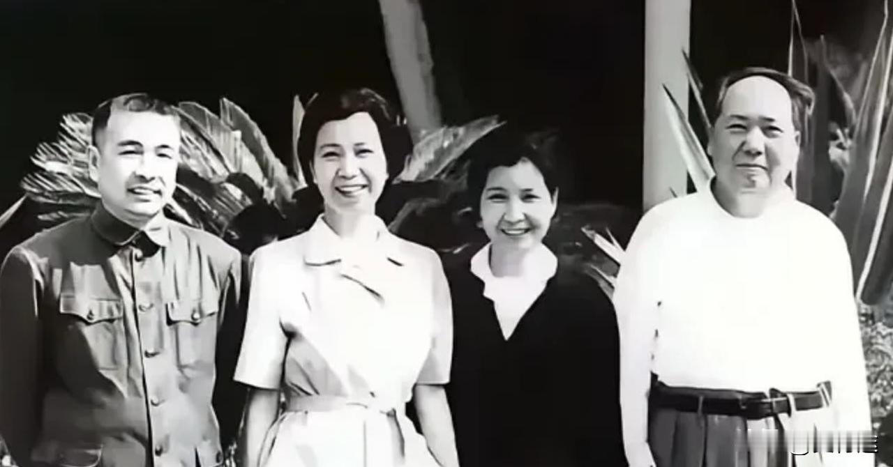毛主席对陶铸说：“京官难做，婆婆多。听说你以前讲过：在广州是个西瓜，到了北京就成