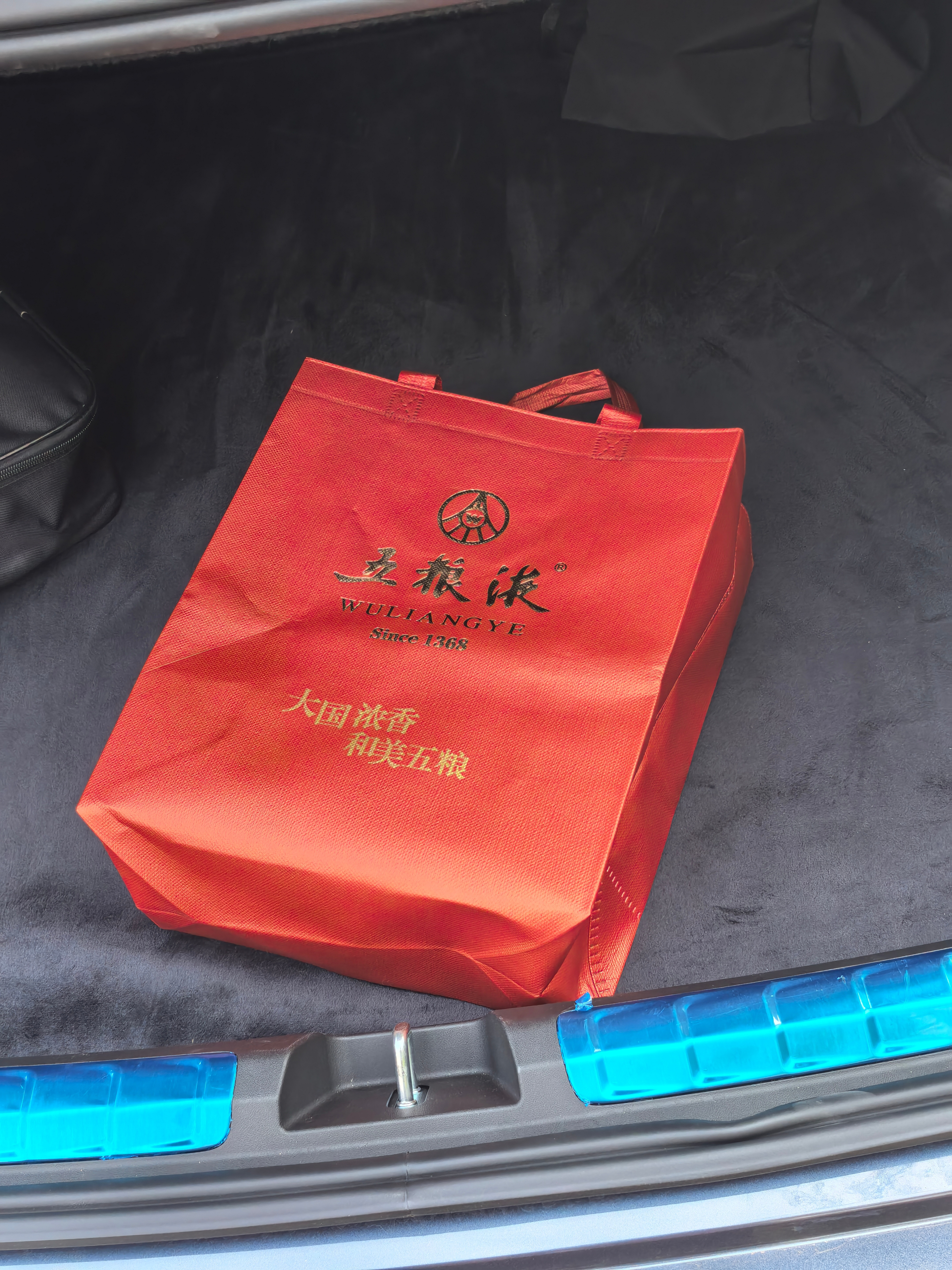 喝了好多年五粮液一直1000一瓶，今年850了53度茅台，2800到1