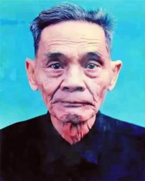 1988年，在台湾潜伏42年的地下党利用假身份回家，才知道当年新婚9天的