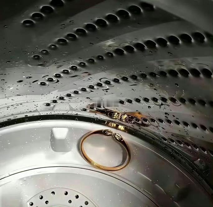 酒店洗衣机发现的，可以捡吗